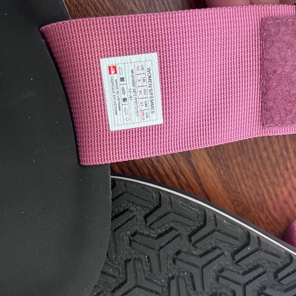 The North Face Women's
Skeena Sandal, Gardenia size 10 - Picture 3 of 7